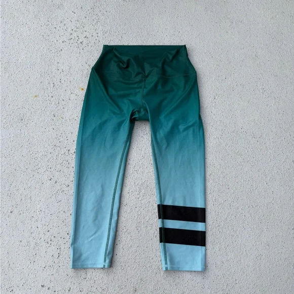 ALO Yoga Airbrush Green Gradient Ombre Leggings Size Medium - Picture 5 of 8